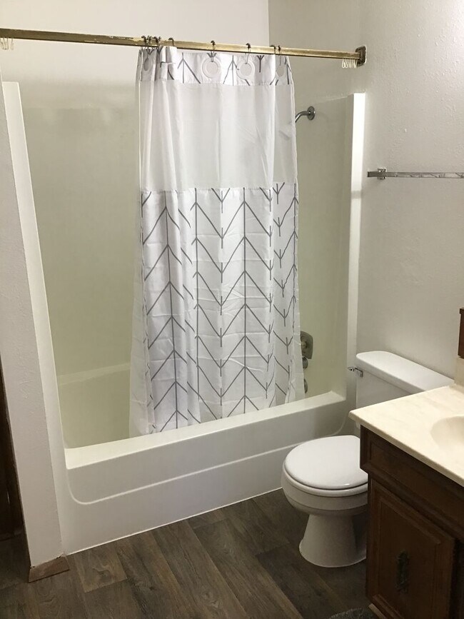 Building Photo - 2 Bedroom Home Near Old Mill