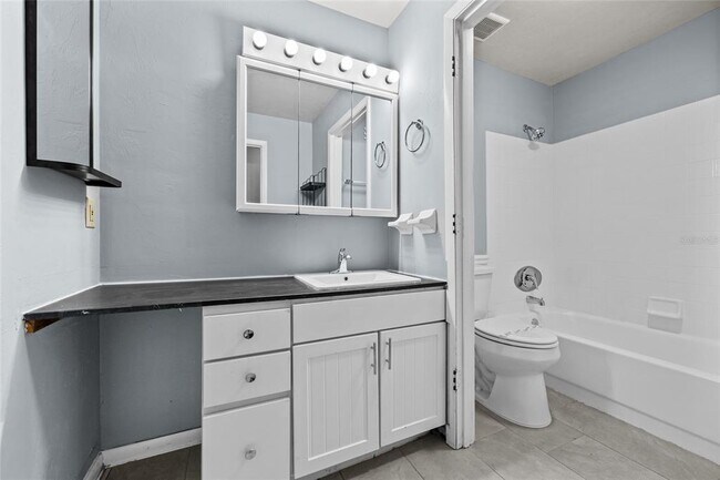 Building Photo - 611 SW 3rd St