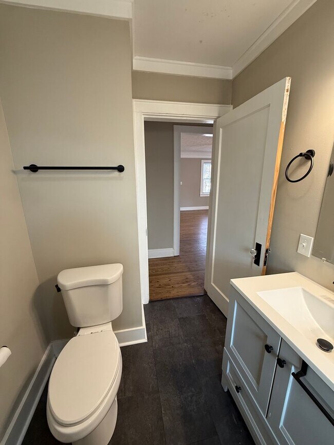 Building Photo - 287 E Eastland St