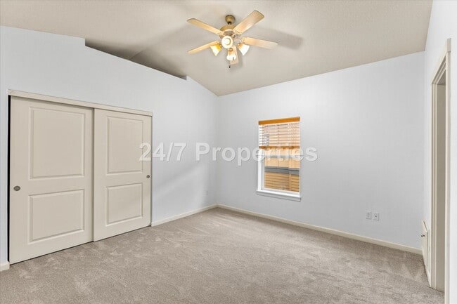 Building Photo - *MOVE-IN SPECIAL!* 3 BD I 2.5 BA Beaverton Townhome