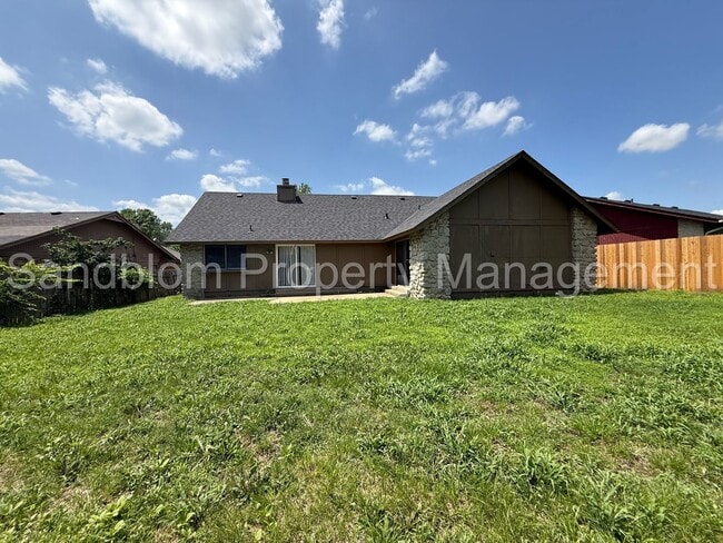Building Photo - FOR LEASE | Eastland Acres | Available Now!