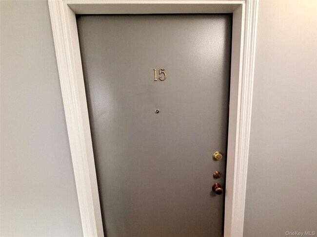 Building Photo - 15 Bayberry Dr