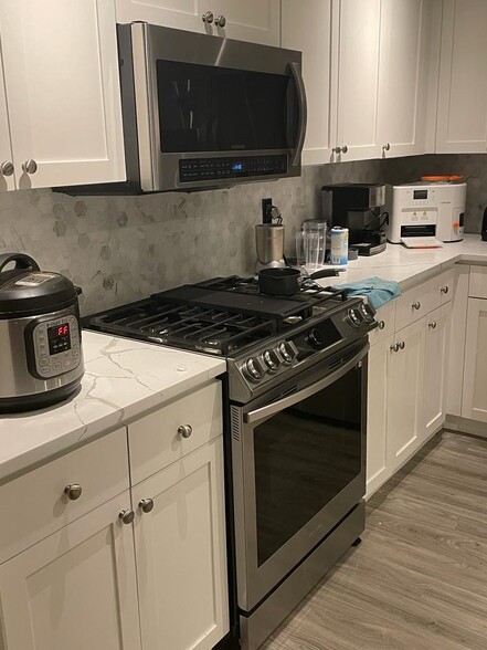 Open Kitchen - 900 Aurora Ave N