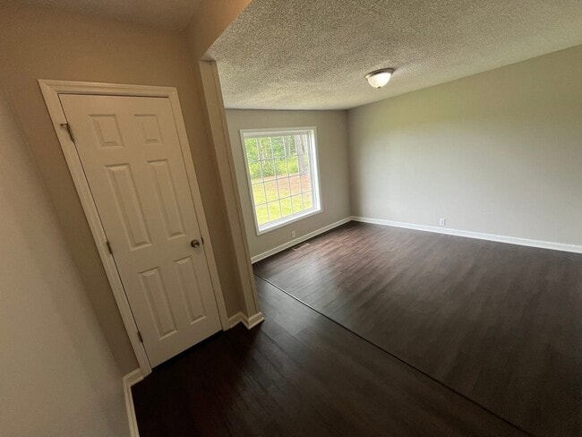 Building Photo - 314 Snowden Dr