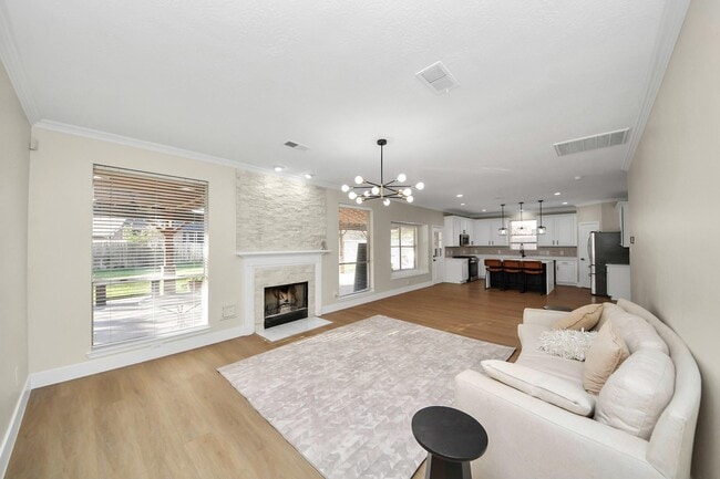 Building Photo - 811 Childers Ct