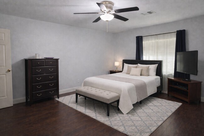 Building Photo - 16910 Country Bridge Rd