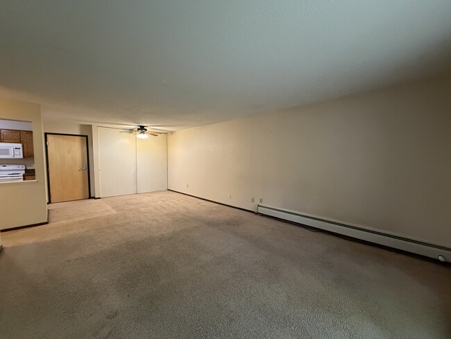 Building Photo - 1700 Four Oaks Rd