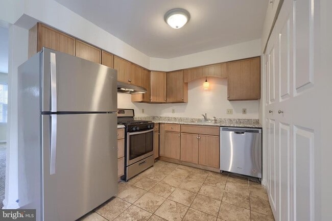 Building Photo - 1902 Pin Oak Dr