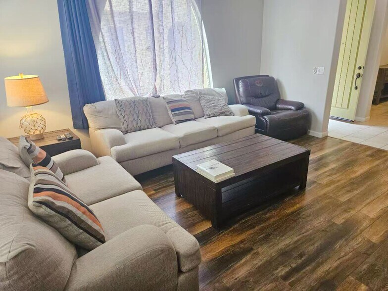 Living - 409 San Francisco Ct