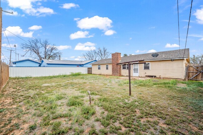 Building Photo - Cozy Home w/ Large Backyard, Minutes from TTU