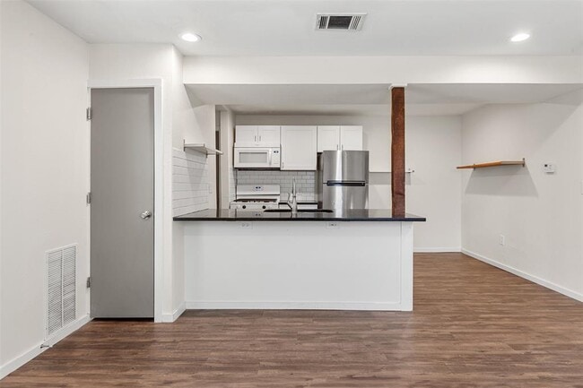 Building Photo - 7305 Grand Canyon Dr
