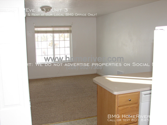 Building Photo - 950 Eve Dr