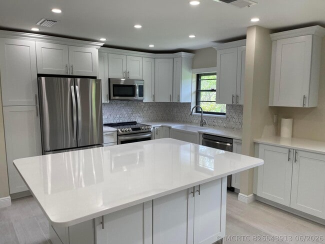 Building Photo - 29 Bethesda Park Cir