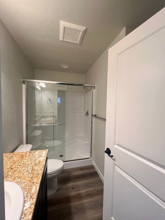 Building Photo - Medford/Central Point Area - 1 Bedroom / 1 Bath New Construction