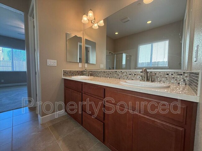 Building Photo - 1073 Kumara St