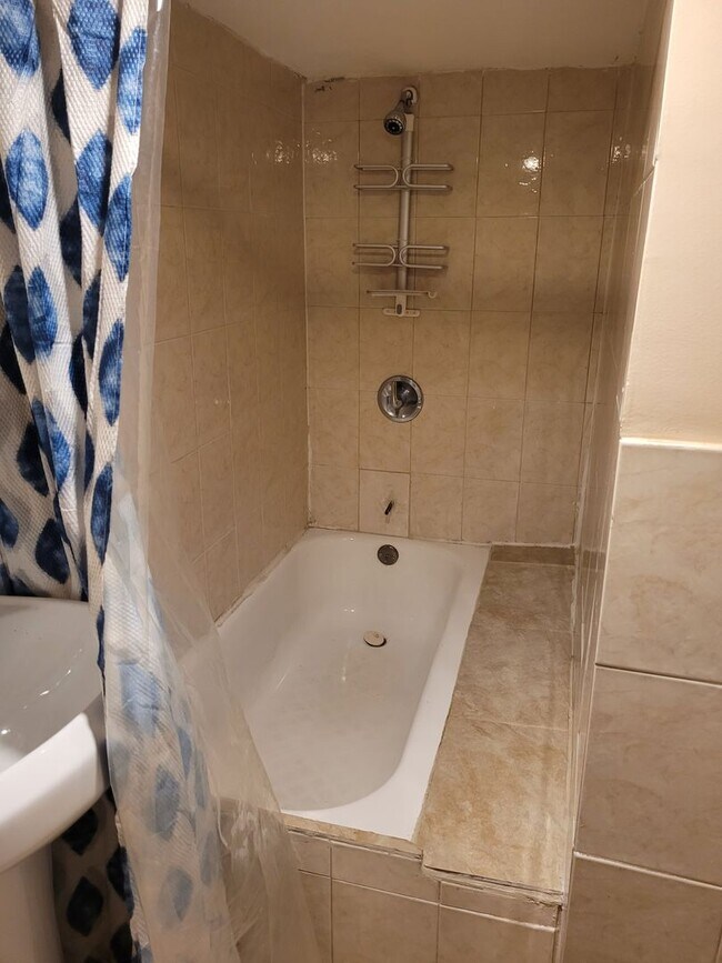 Building Photo - 24 Valley St