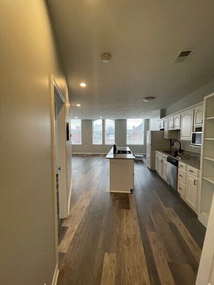 Primary Photo - 1500 E Carson St