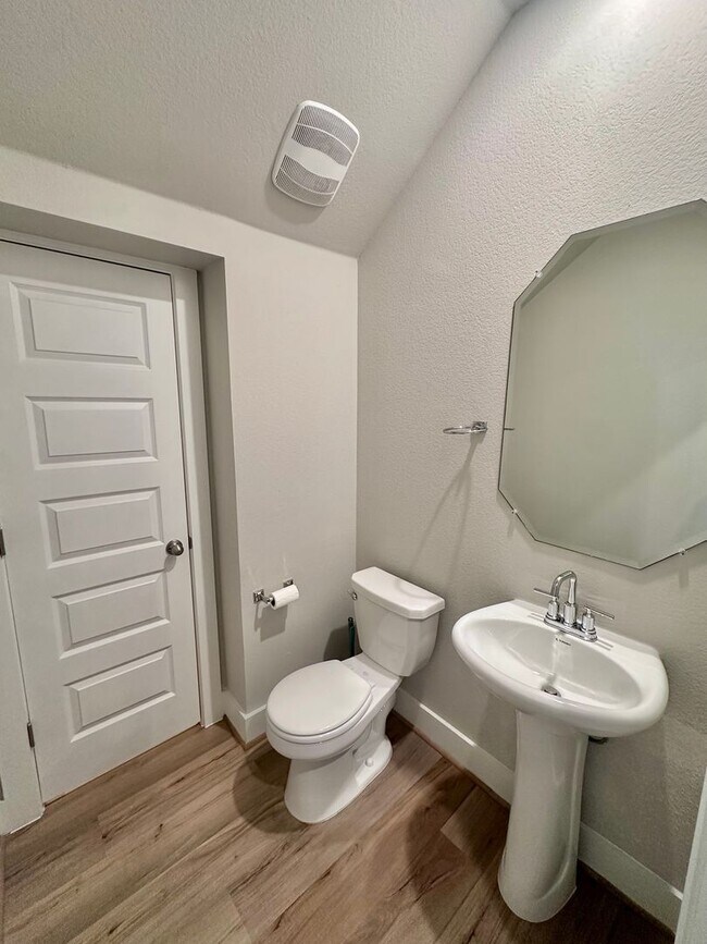 Building Photo - Modern 3-Bedroom, 2.5-Bathroom in Easton Park!