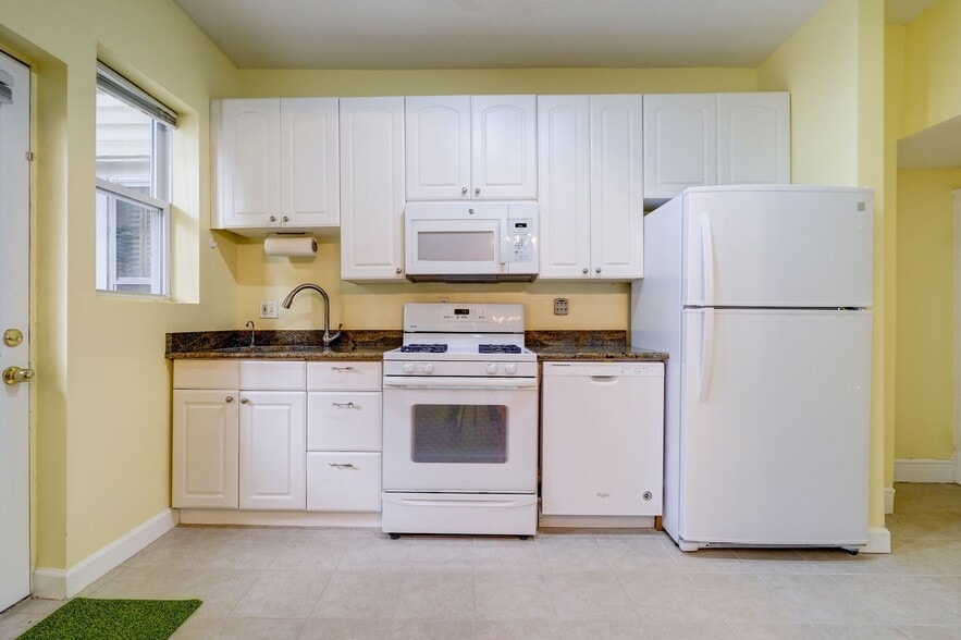 KITCHEN - 450 Randolph St NW