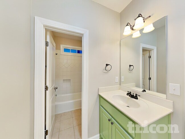 Building Photo - 1442 Hedgewood Ln NW