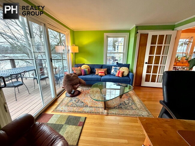 Building Photo - 157 Riverview Ave