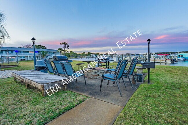 Building Photo - 726 Eglin Pkwy NE