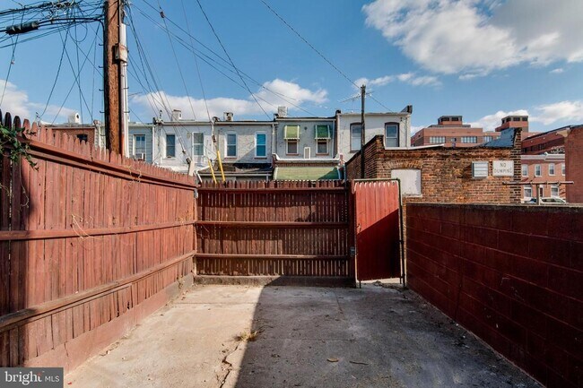 Building Photo - Charming 2 Bedroom/2.5 Bathroom Townhome in Patterson Neighborhood, MD!