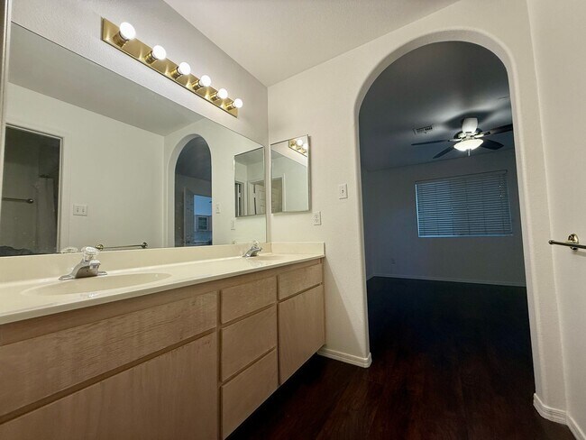 Building Photo - Condo near Mesa del Sol Golf Course