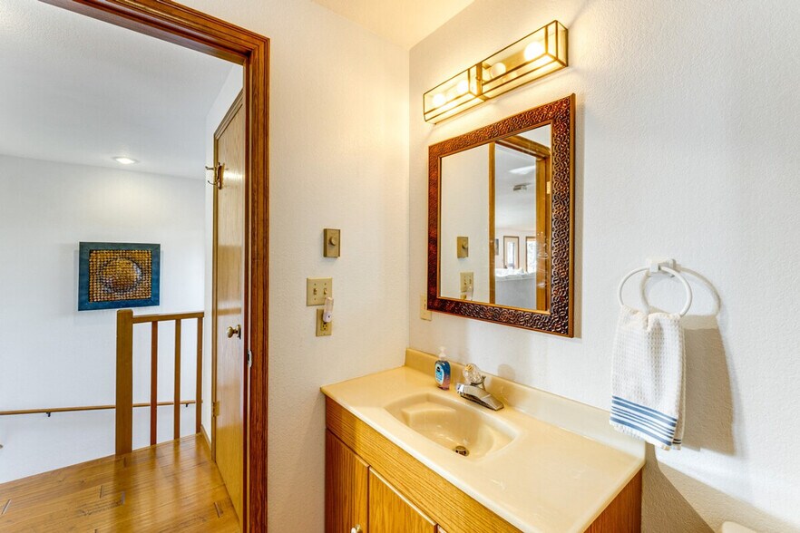 Building Photo - 902 Paiute Pl