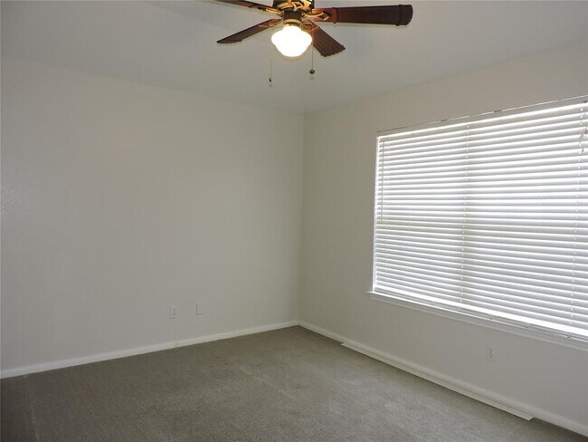 Building Photo - 1404 Peachtree Valley Dr