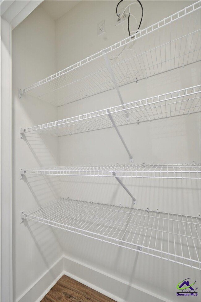 Building Photo - 307 Willowbrook Ln