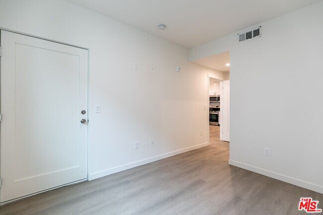 Building Photo - 1227 N Berendo St