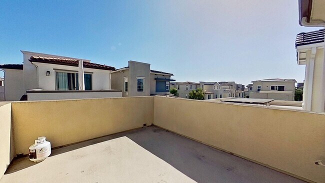 Building Photo - 574 S Motif St