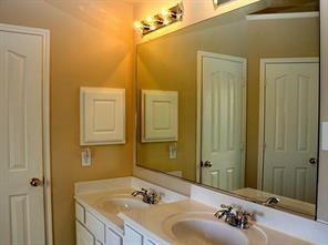 Building Photo - 7902 Fall Hollow Dr