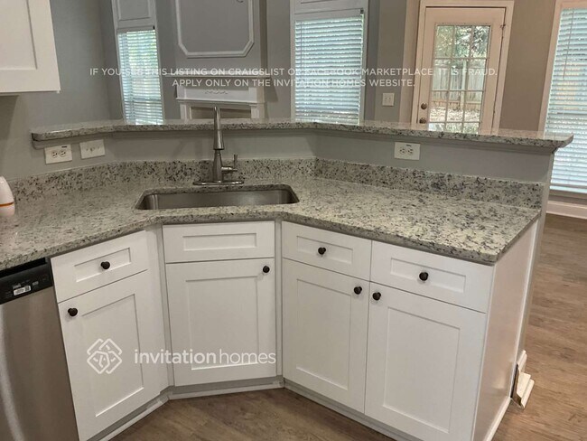 Building Photo - 2231 Creekway Dr