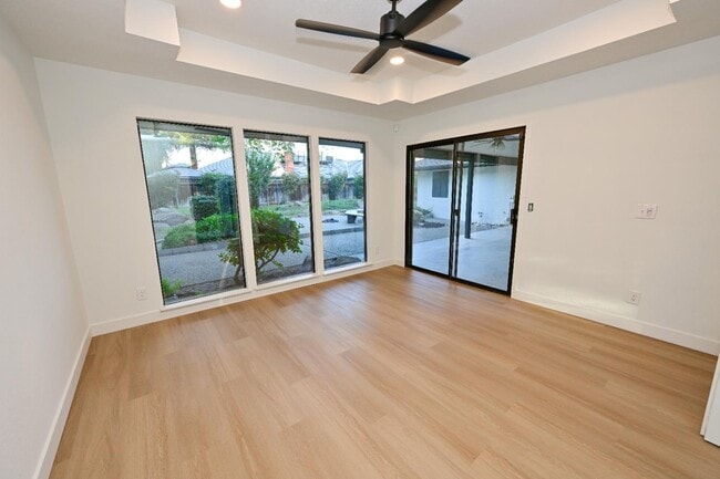 Building Photo - 8418 N Del Mar Ave
