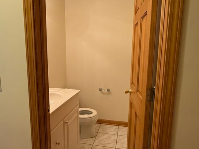 Building Photo - 125 Maple Ct