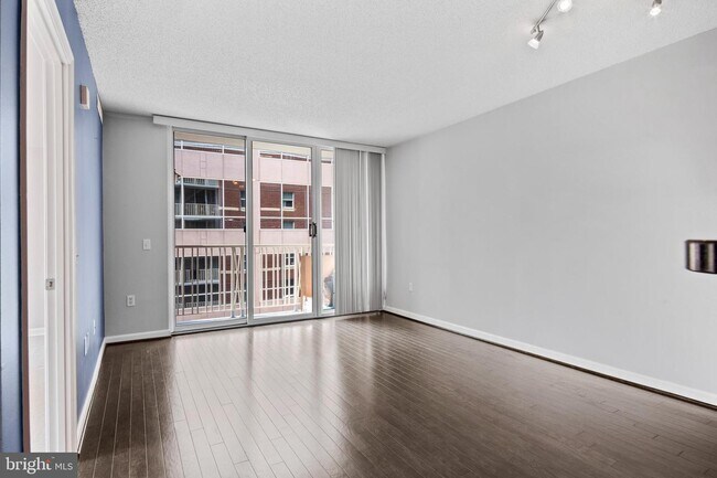 Building Photo - 880 N Pollard St
