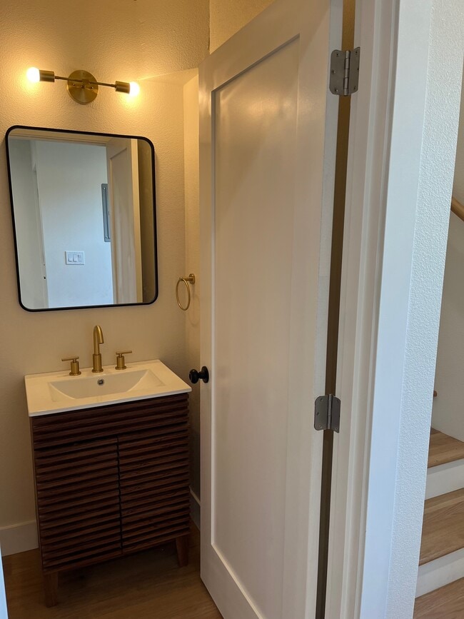 Building Photo - 5735 NE 33rd Ave