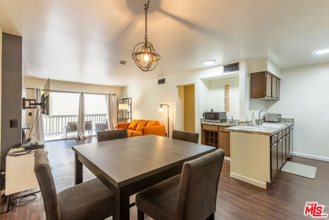 Building Photo - 5213 Raintree Cir