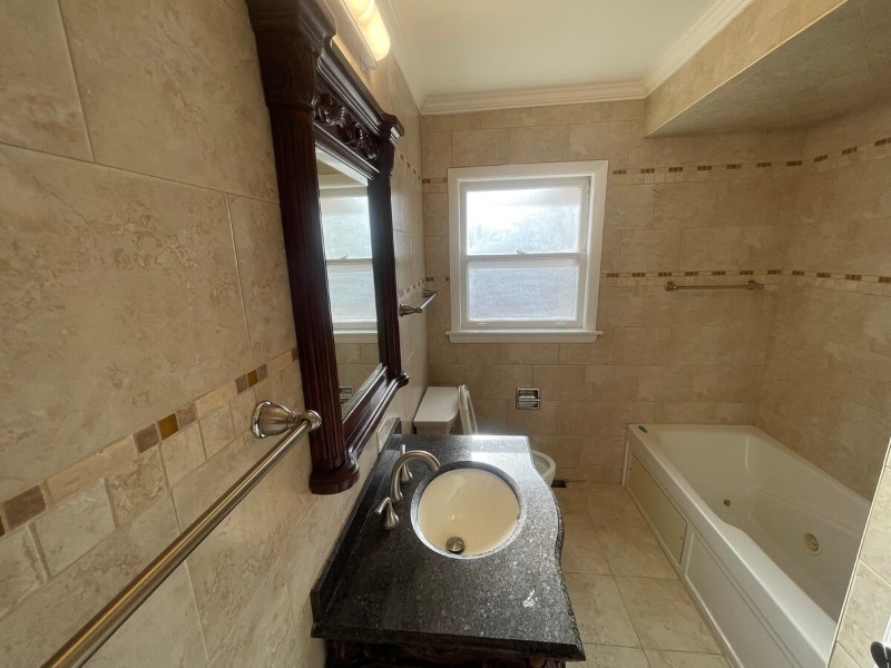 Building Photo - 733 Campbell Ave