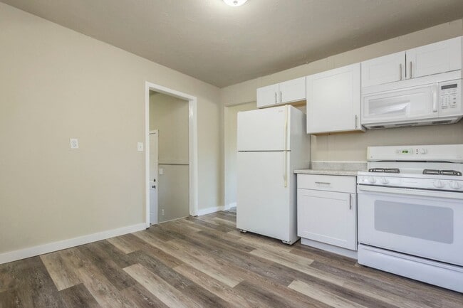 Building Photo - Spacious 2 Bedroom 1 Bathroom home