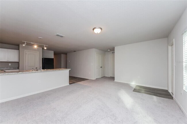 Building Photo - 208 Gladiola Ct