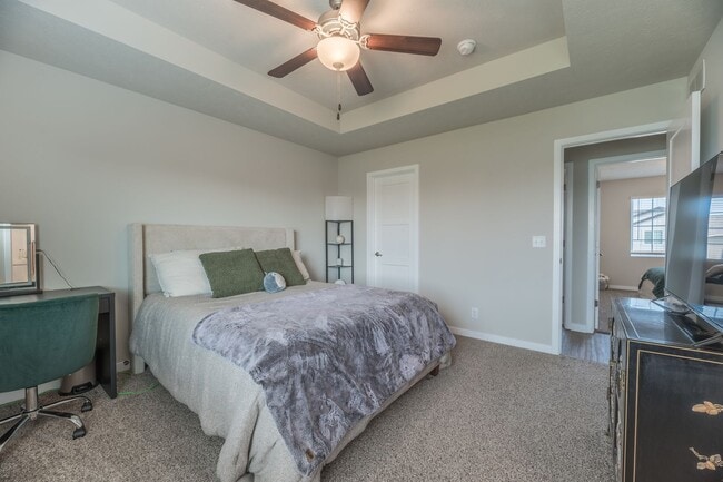 Building Photo - Open-Concept 3-Bedroom with Corner Lot Vie...