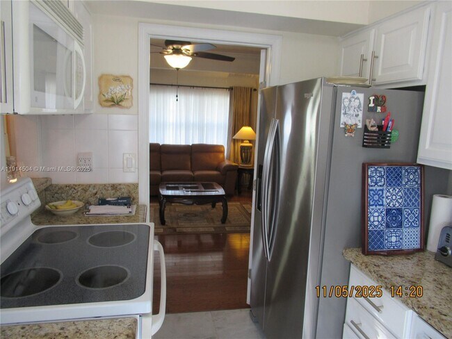 Building Photo - 800 NE 6th St