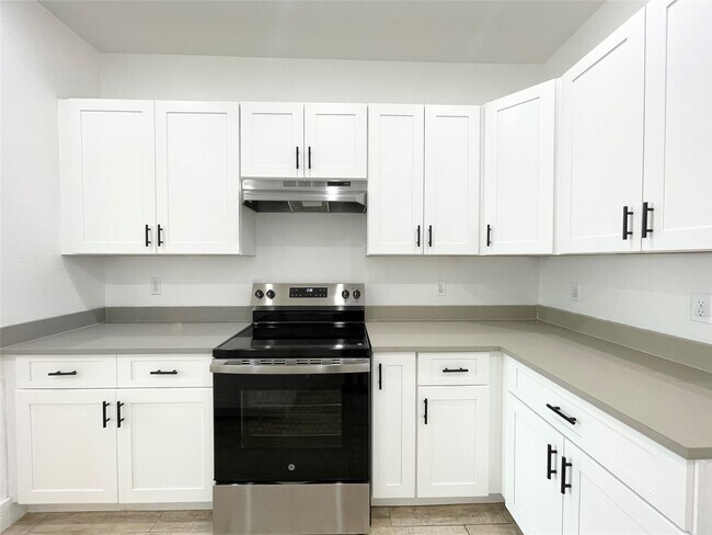 Building Photo - 5121 Southwind St