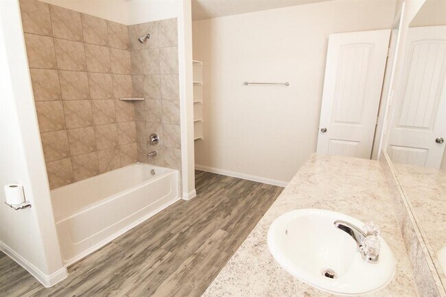 Building Photo - 957 Park Ridge Ct
