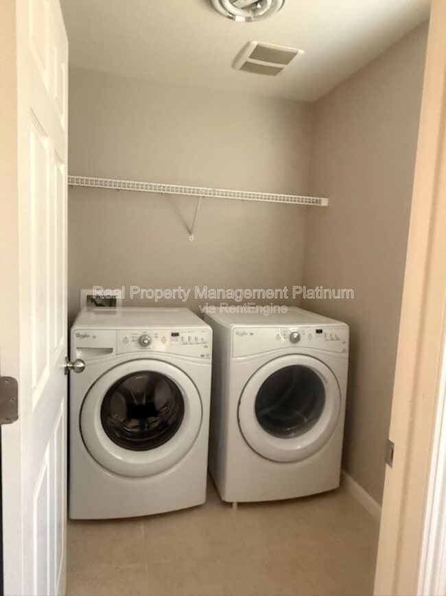 Building Photo - 1532 N Sanders Ave