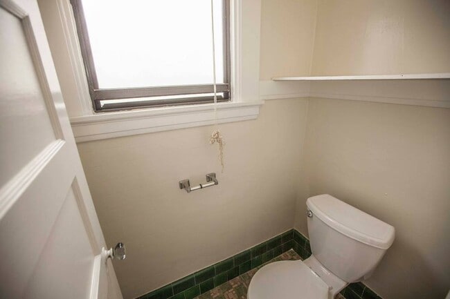 Building Photo - 422