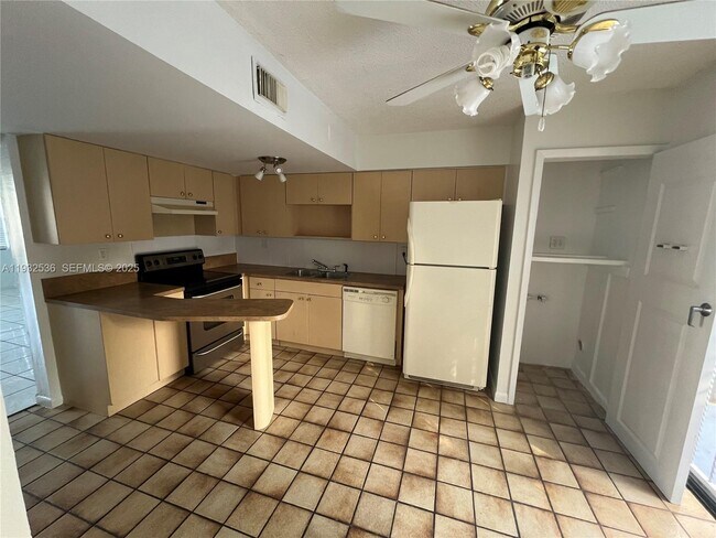 Building Photo - 5800 W 18th Ave